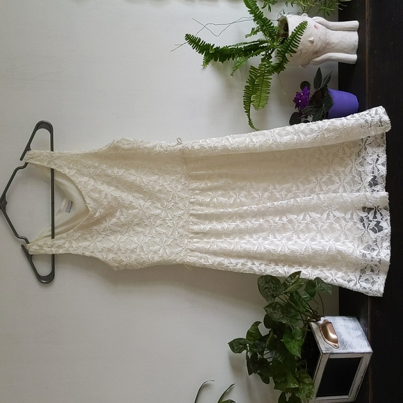 Size small ivory colored Suzy Shier dress - Picture 1 of 3